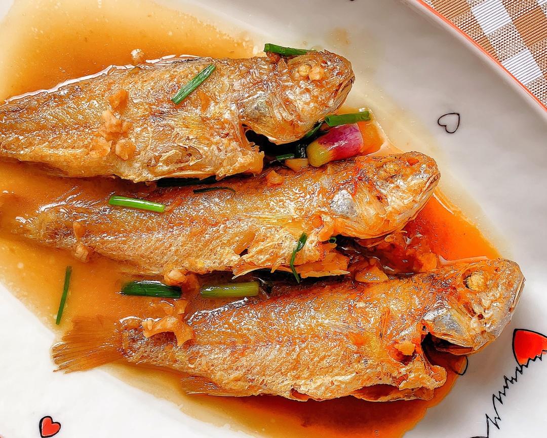 香煎小黄鱼 蒜香小黄鱼的做法