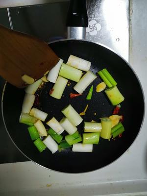 简单好吃的大葱炒肉的做法 步骤2