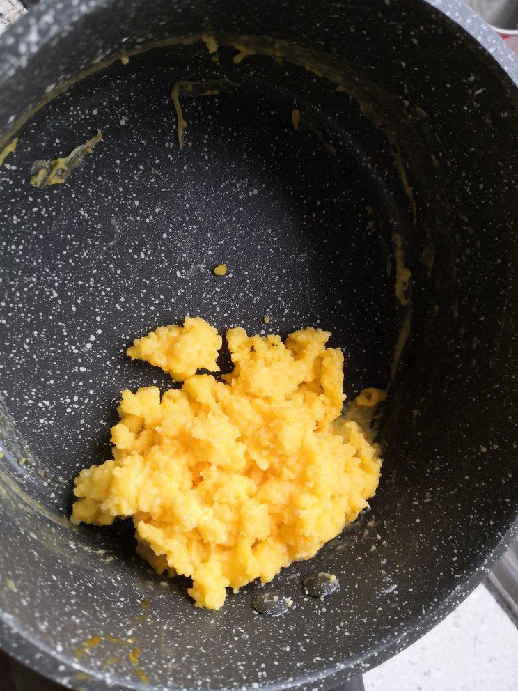 香香甜甜的奶黄馅（超级简单/和外面买的没差/无黄油）