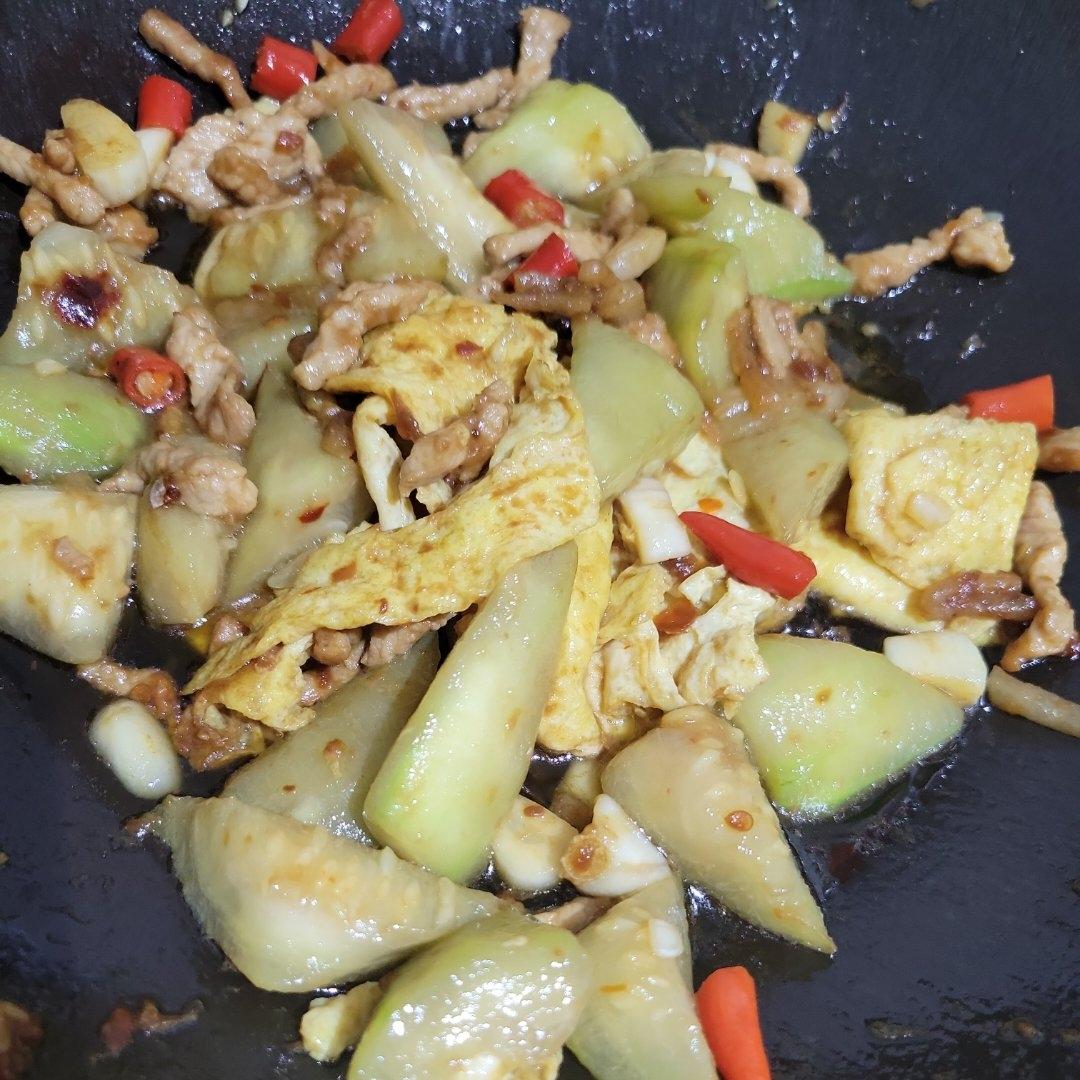 鲜香美味！好吃到舔盘的丝瓜炒鸡蛋