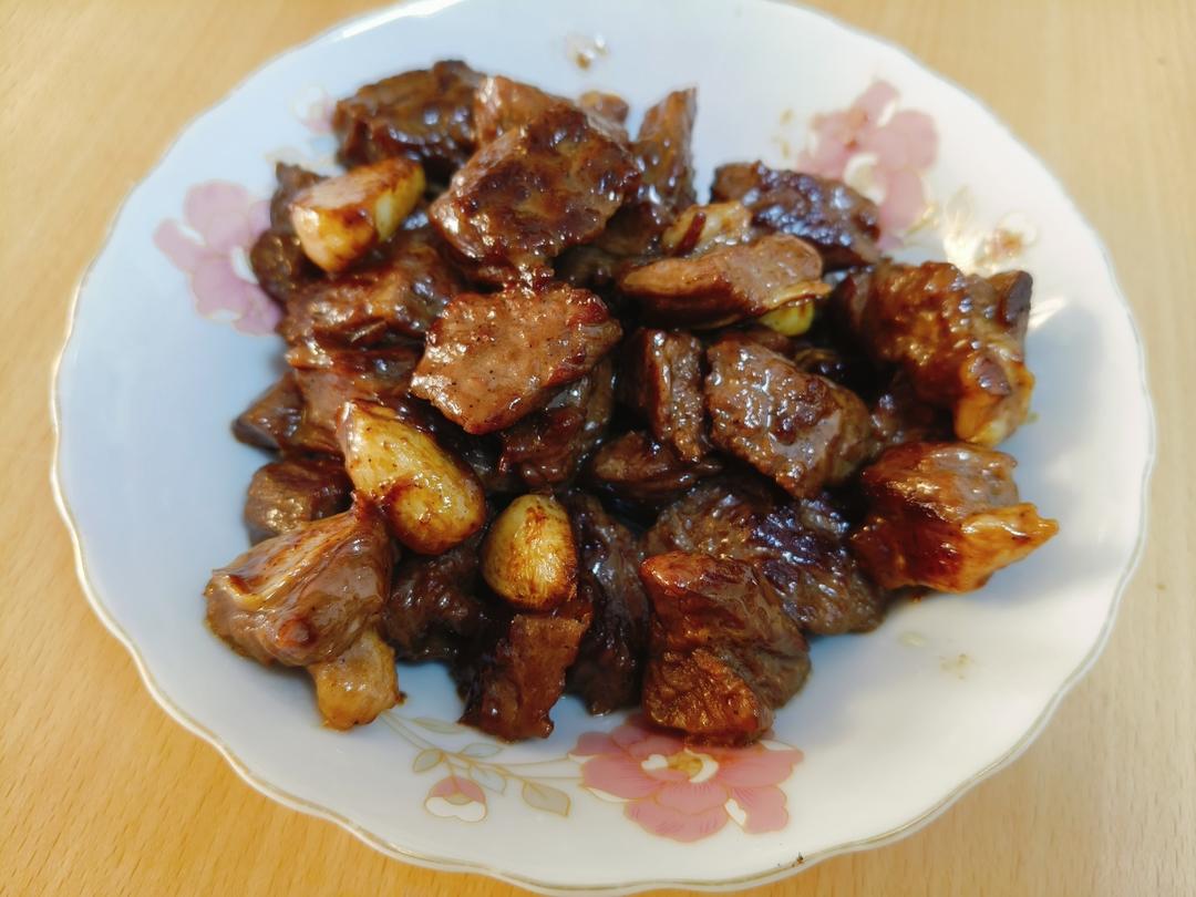 好吃到舔盘的蒜香黑椒牛肉粒