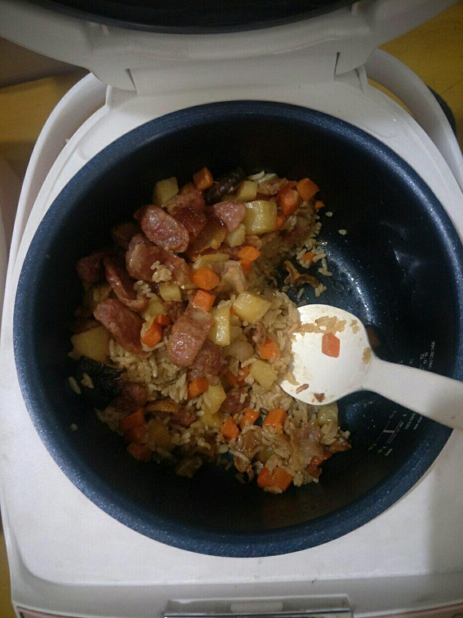 懒人必备～电饭煲腊肠焖饭