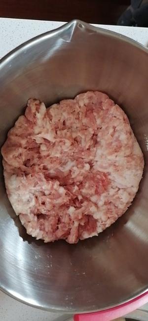 蒸荸荠猪肉丸子的做法 步骤1