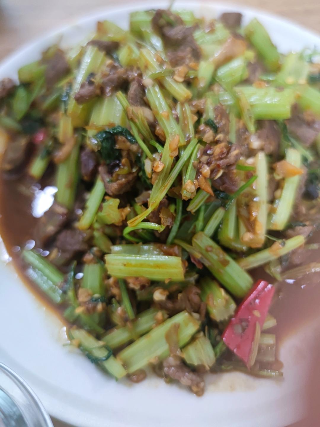 小炒黄牛肉，肉嫩味香！太好吃了简直是米饭杀手！