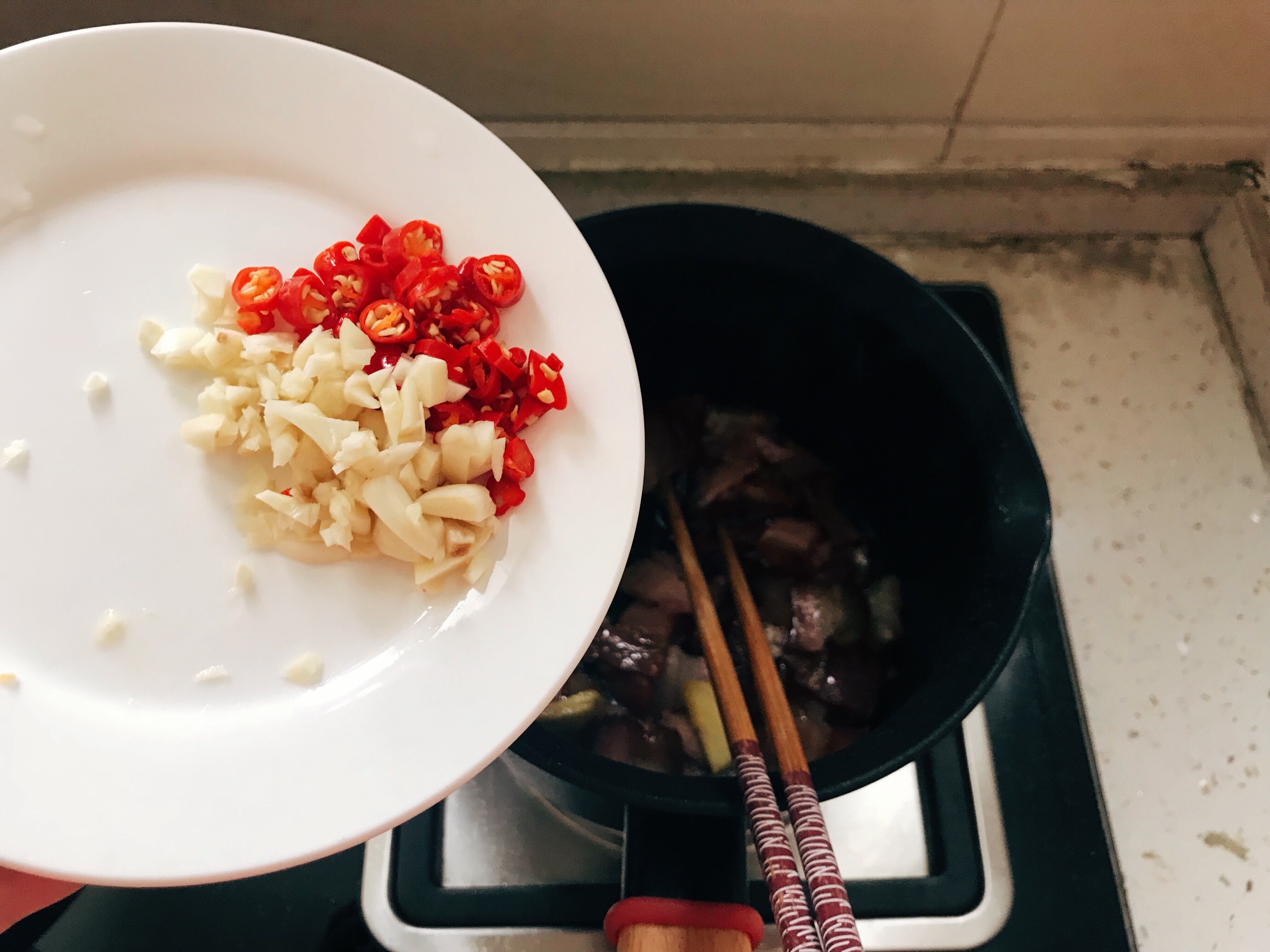 湘菜～腊肉炖萝卜的做法 步骤7