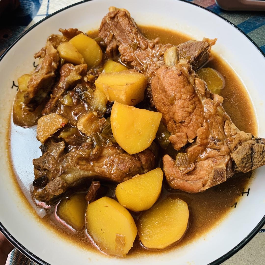 吃不够的脊骨炖土豆