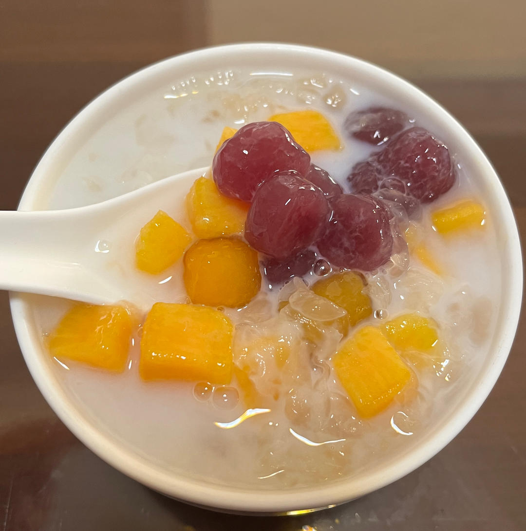 谁懂呀！银耳芋圆椰奶好好喝