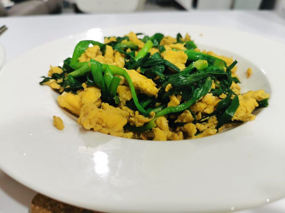 简易版韭菜炒鸡蛋（鸡蛋味道非常鲜嫩）