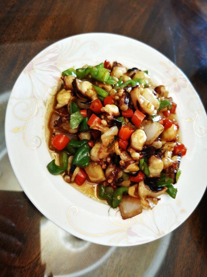 爆炒鱿鱼须，加上这一步，可以与铁板鱿鱼媲美