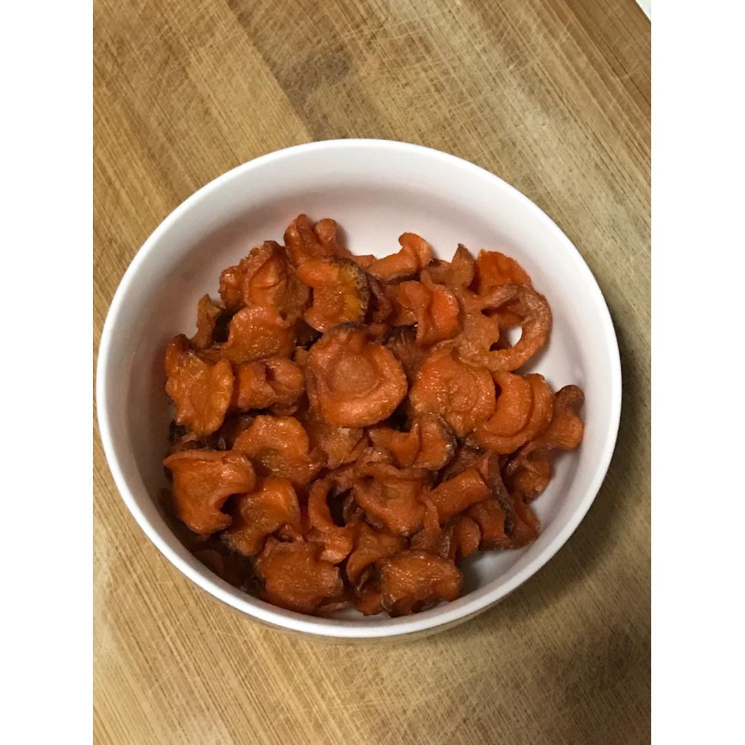 依照子瑜妈妈的方子制作的胡萝卜干，给宝宝当零食