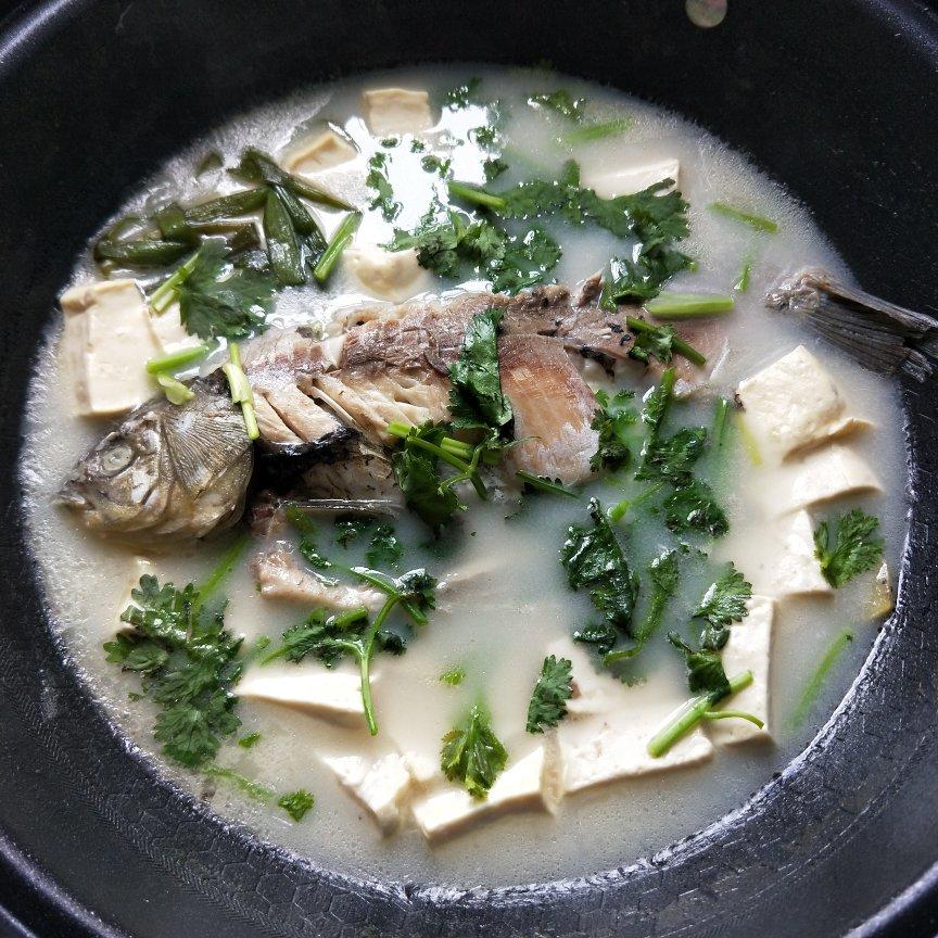 鲫鱼豆腐汤