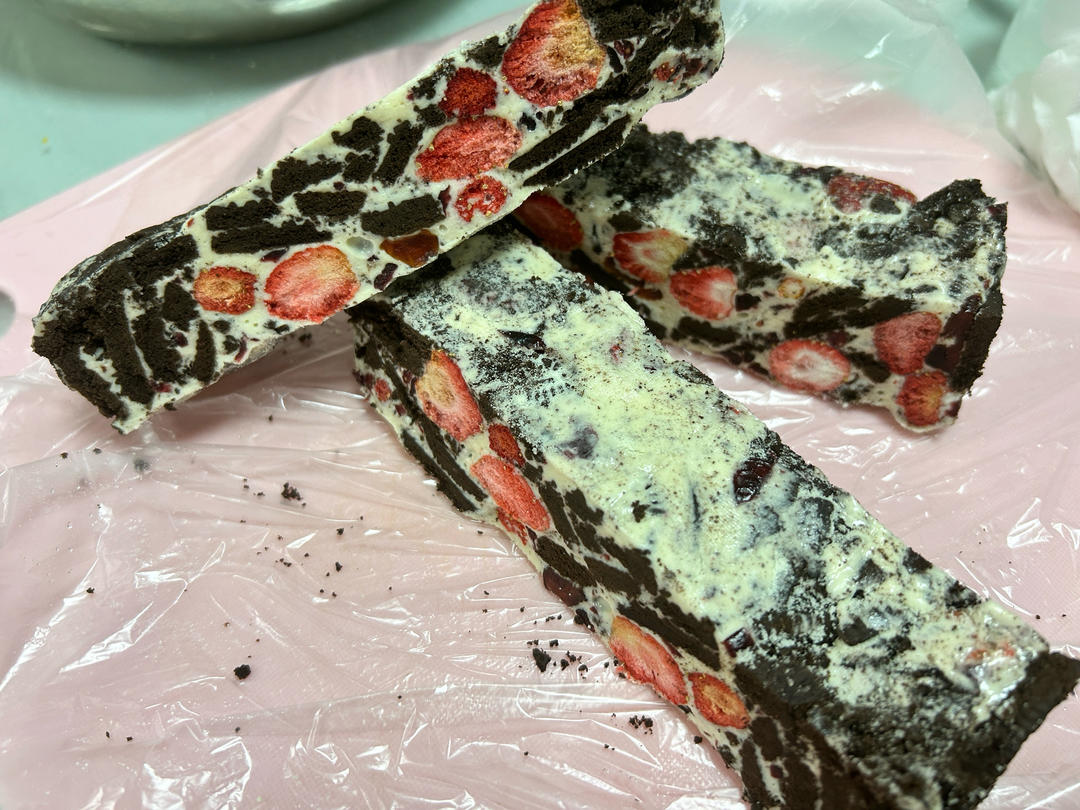 奥利奥草莓雪花酥