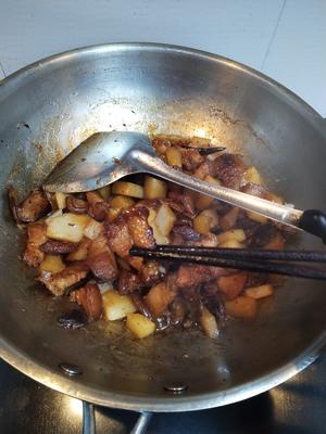 红烧肉炖土豆的做法 步骤7