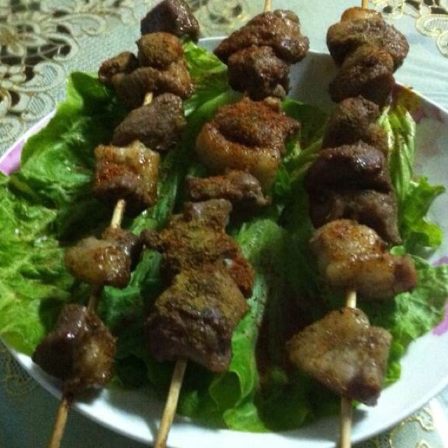 生烤羊肉串