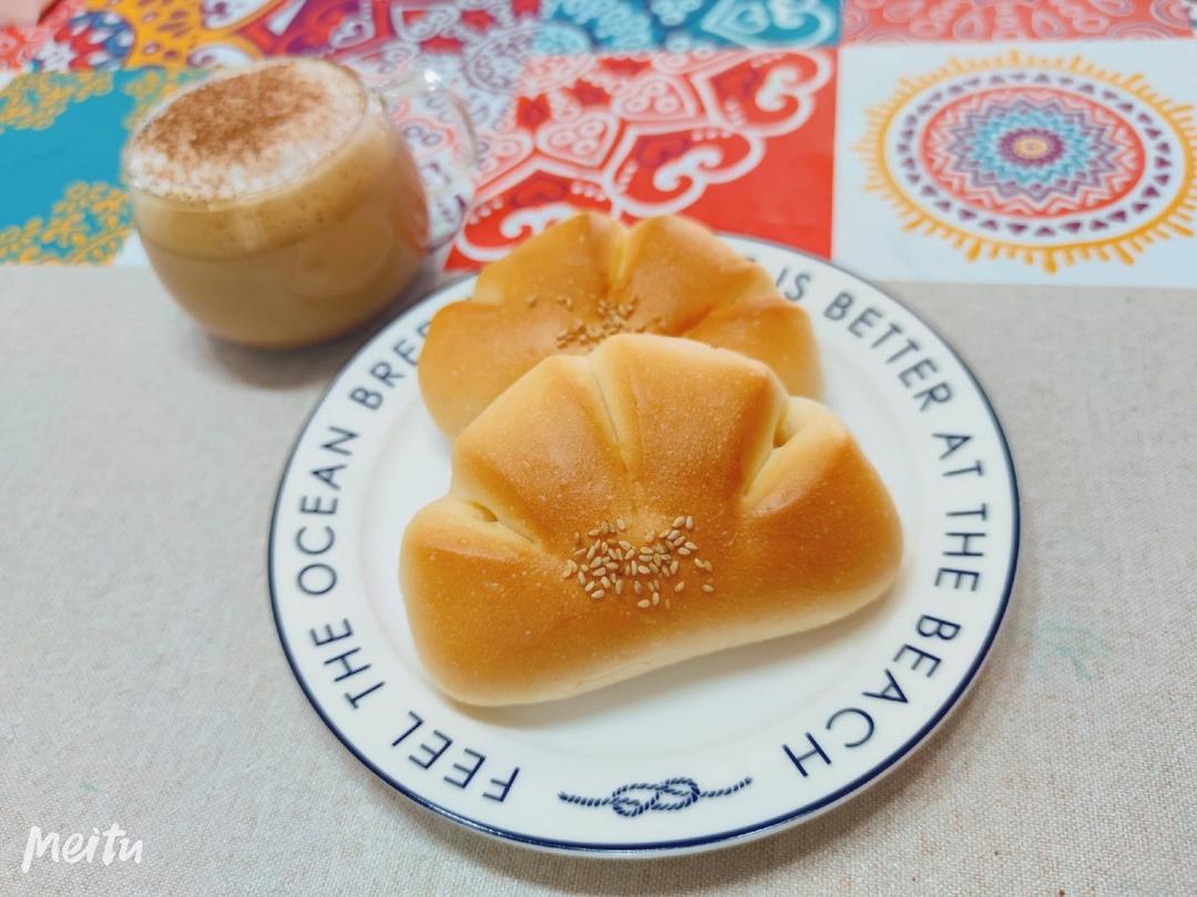 复古卡仕达夹馅面包