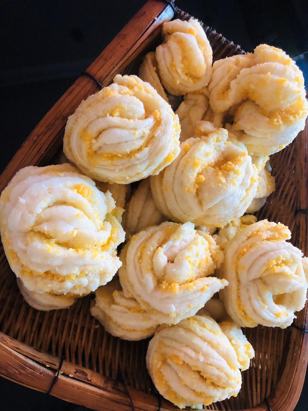 黄油椰蓉花卷的做法