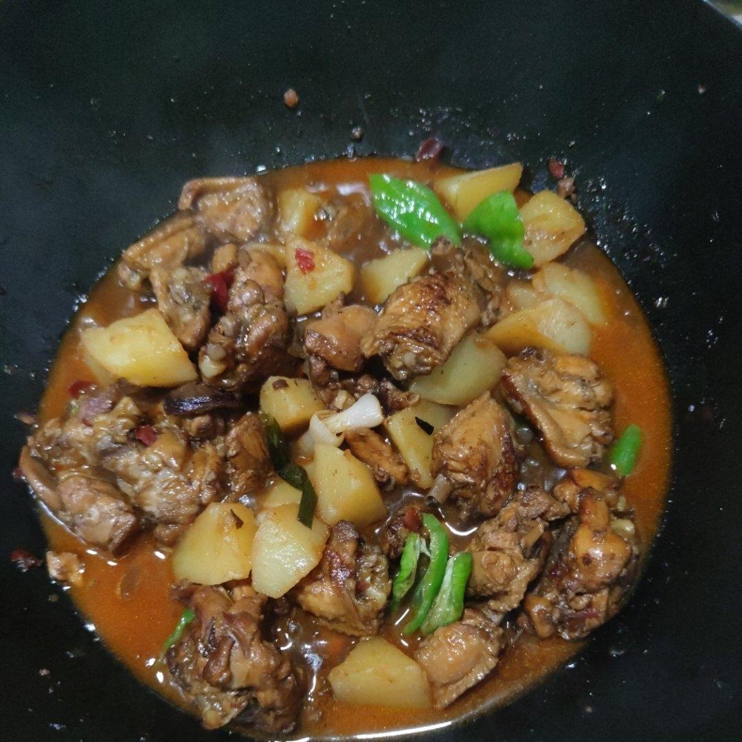 “家常版大盘鸡”汤汁简直拌面拌饭泡饼利器！每次连汤带肉吃的一干二净～