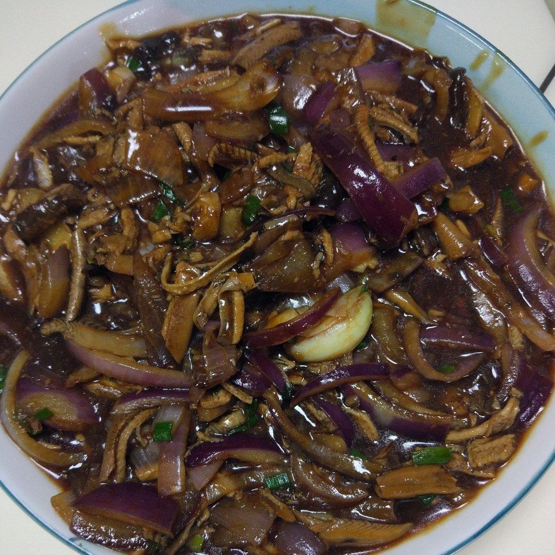 洋葱炒鳝丝（在家也能做出本帮老菜馆的感觉）
