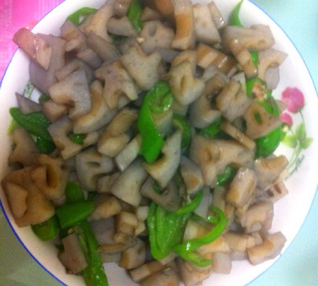 藕丁炒青椒