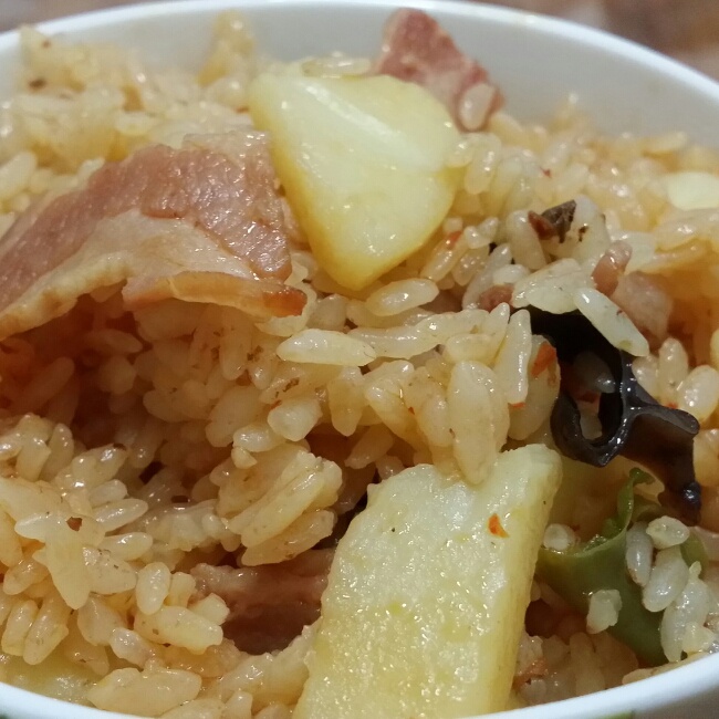 秘制土豆焖饭