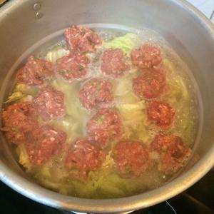 家常窜羊肉丸子白菜汤的做法 步骤6