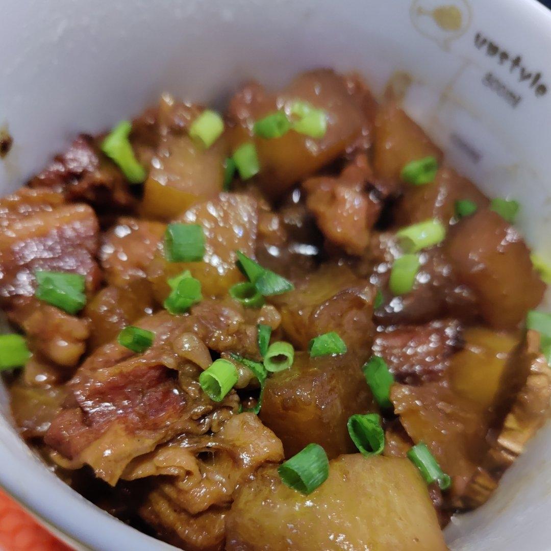 萝卜焖牛腩 （好吃得可以摆摊了）