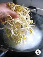 鱼头豆芽汤的做法 步骤5