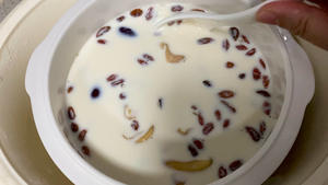 花胶红枣炖牛奶甜品（美颜养肤）懒人版的做法 步骤9