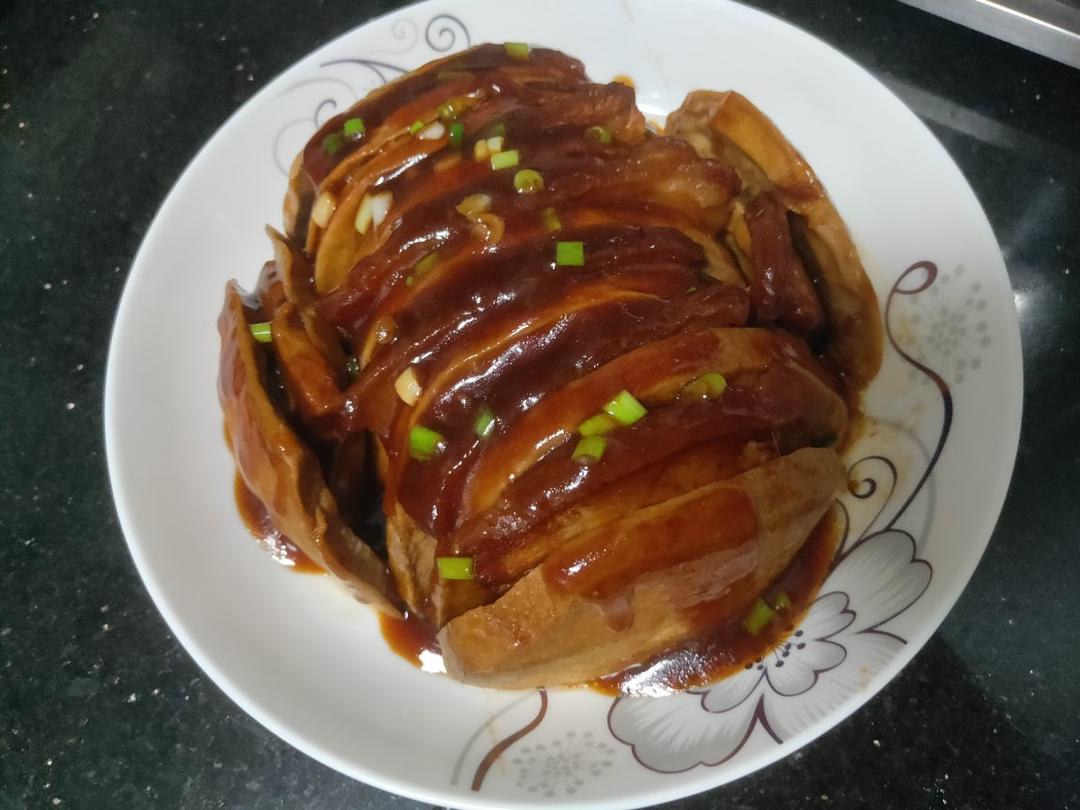 广西十大名菜之荔浦芋头扣肉