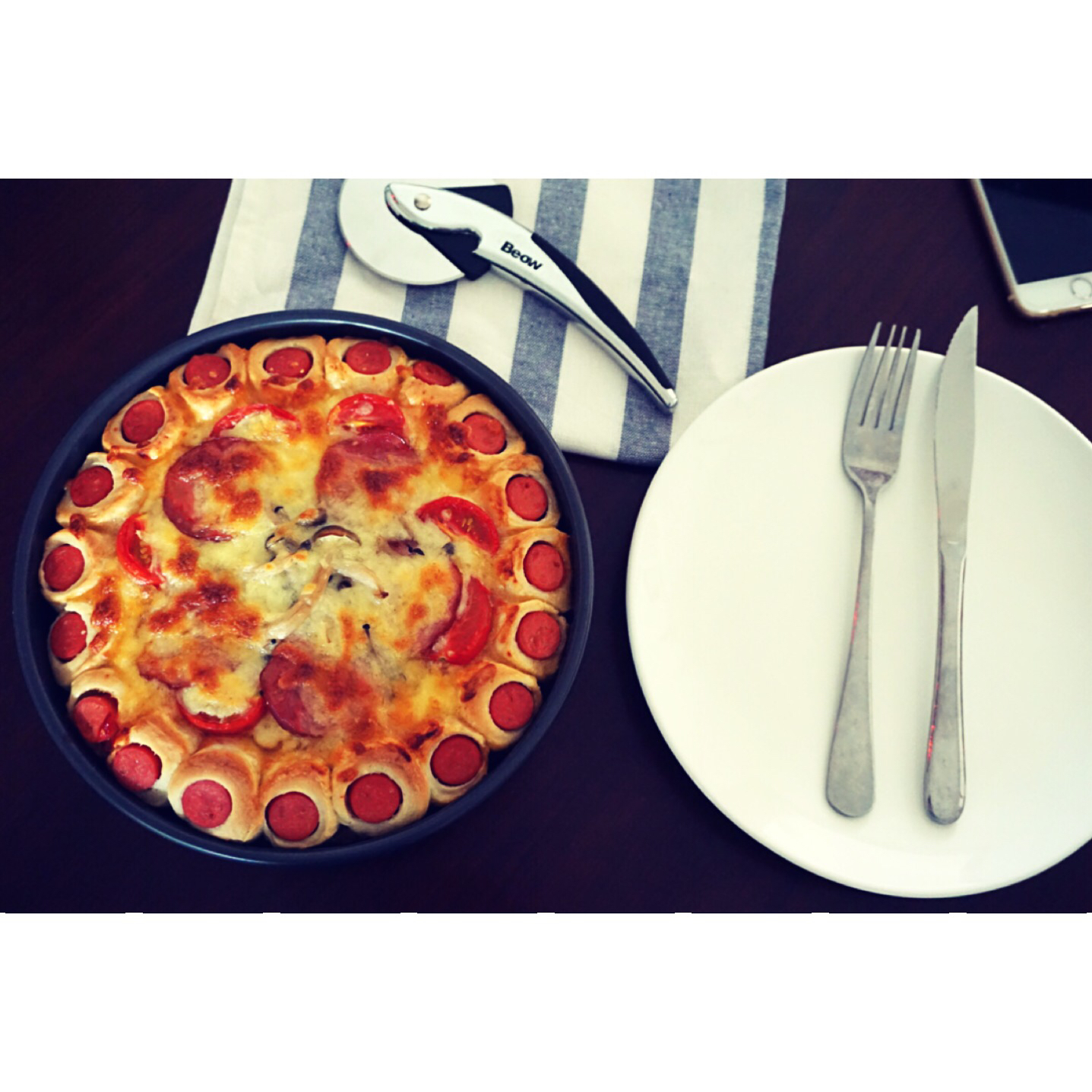 萨米肠蘑菇花边披萨