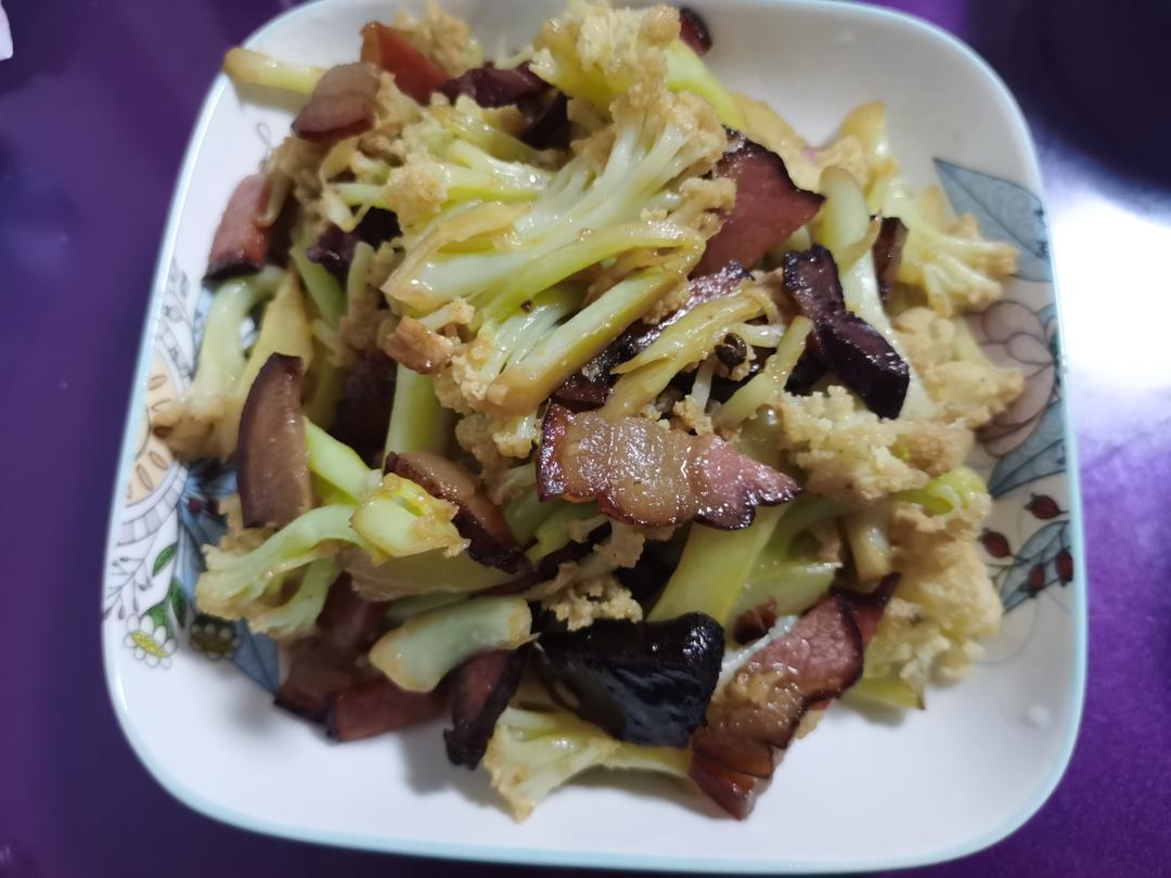 老腊肉炒有机花菜
