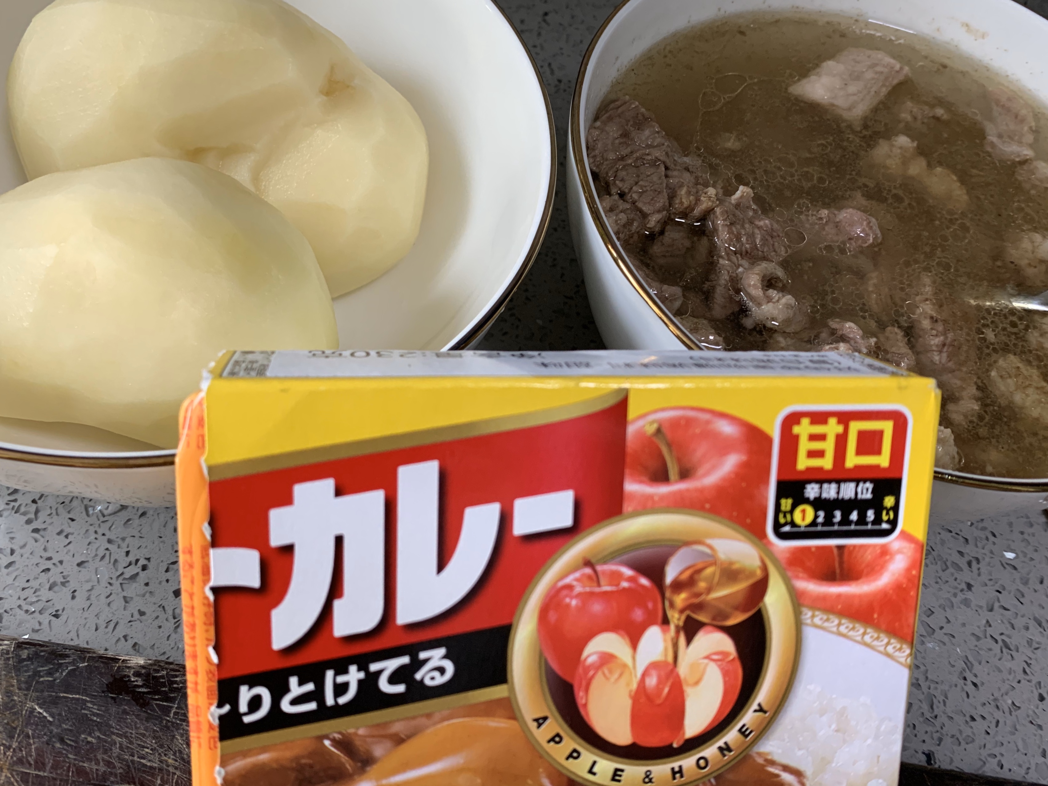土豆胡萝卜咖喱牛肉的做法 步骤1