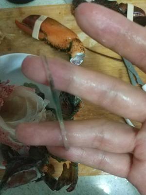 蒜蓉蒸大龙虾-从处理大龙虾开始的做法 步骤4