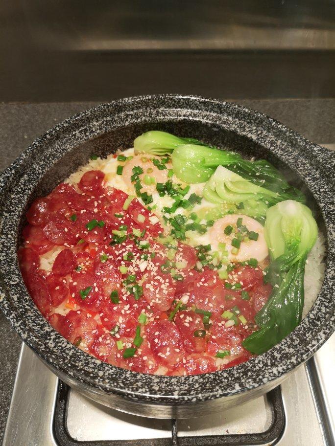 《广式腊肠砂锅煲仔饭》