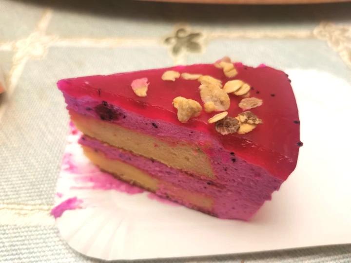 8寸火龙果慕斯蛋糕