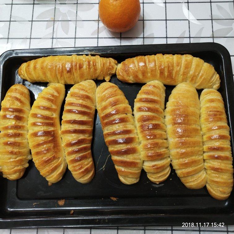 豆沙毛毛虫面包
