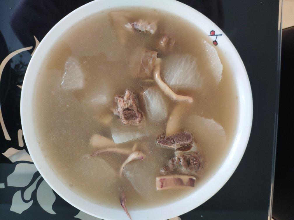 鱿鱼干炖萝卜排骨汤