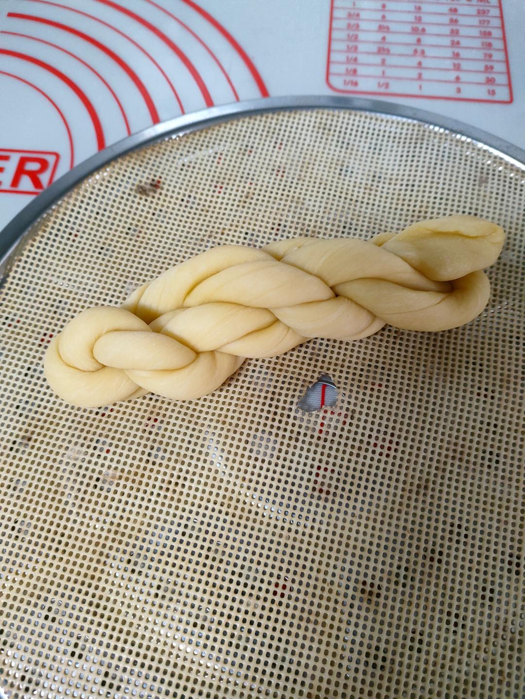 三个鸡蛋一碗面 不用油炸不用烤箱 做蒸麻花比面包更好吃