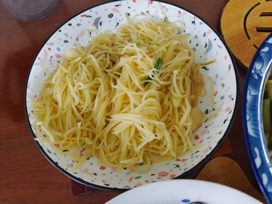 在家也能做出馆子味儿的醋溜/炝炒/酸辣土豆丝（就是那道看似简单，实则步步玄机的土豆丝）