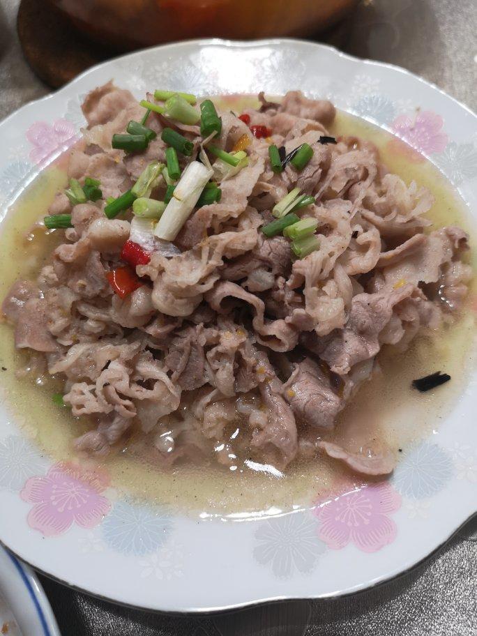 酸汤肥牛金针菇