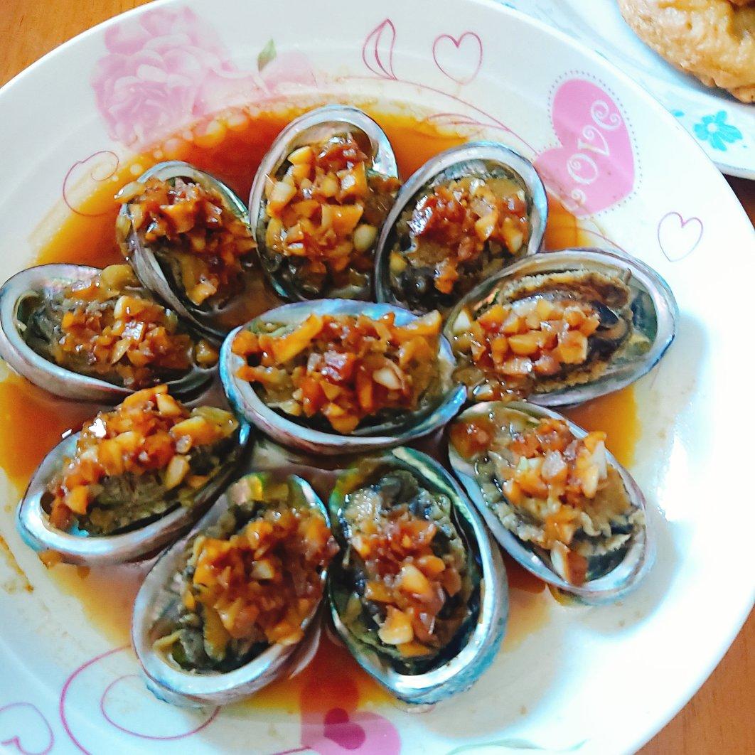 种菜的梅子做的蒜蓉蒸鲍鱼仔