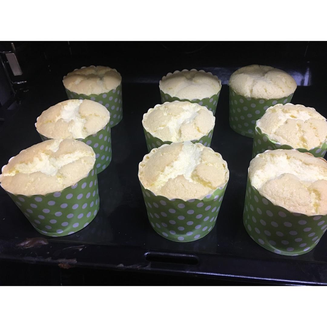 软绵绵戚风纸杯蛋糕