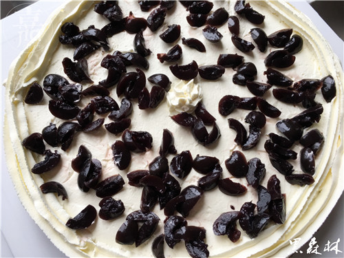 黑森林蛋糕——樱桃、奶油、巧克力的天作之合的做法 步骤6