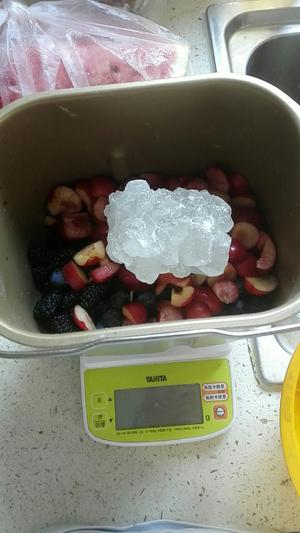 桑椹樱桃蓝莓混合果酱的做法 步骤4