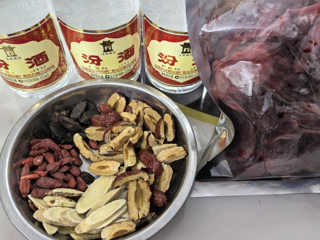 鹿茸红参泡酒