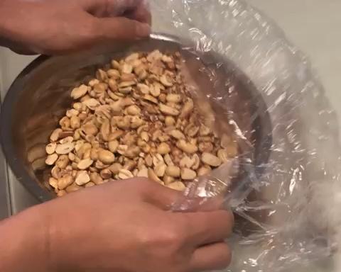 如何快速分离花生皮和花生仁的做法