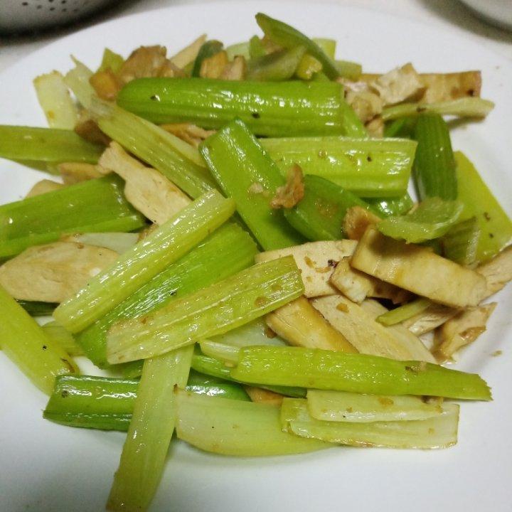 快手芹菜豆腐干