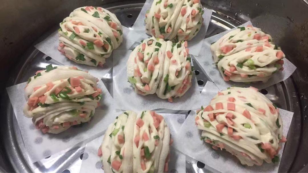 最好吃的火腿葱香花卷—附让葱不变黄的小窍门