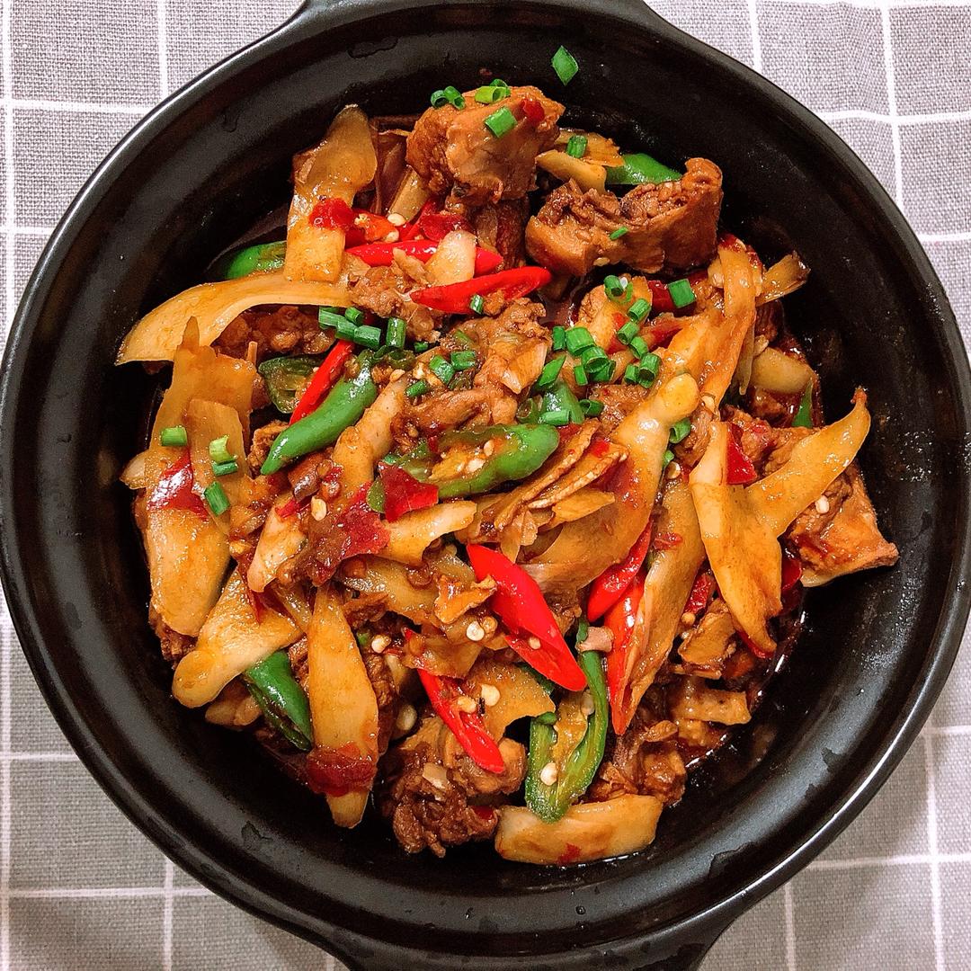 打盹的猫-1做的子姜焖鸭煲