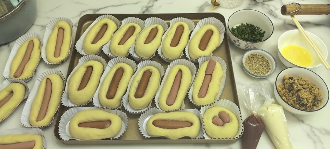 火腿香葱肉松面包